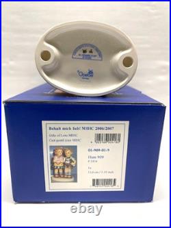 M I Hummel Goebel Gifts Of Love Hum 909 Exclusive Edition 2006-2007 NEW