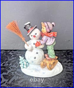 NIB Hummel Figurine With Original Box MAKING NEW FRIENDS, #2002, 6 Tall