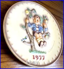 RARE Goebel M. I. Hummel 7th Annual Plate 1977 Hum 270 Boy in Tree West Germany