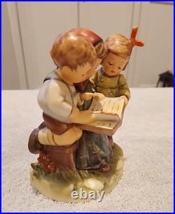 VINTAGE GOEBEL HUMMEL FIGURINE STORYBOOK TIME #458 With ORIGINAL BOX