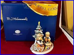 VINTAGE M. J. HUMMEL #2263 CHRISTMAS MORNING Ltd Ed. EXCELLENT/MINT withO. BOX