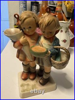 Vintage GOEBEL HUMMEL Figurine Going to Grandma's 52/1 TMK 2