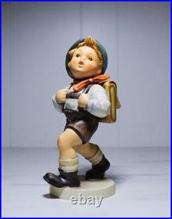 Old figure of mother's favorite Hummel Goebel Germany fairy tale porcelain figurine 1964-1972 