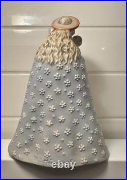 Vtg HUMMEL Mary & Infant Jesus Flower Madonna Figurine Germany Full Bee 9.5 TMK2