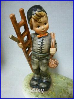 WORLD WIDE old rare MI Hummel/Goebel figurine 792 UNKNOWN